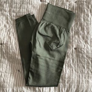 Paragon native leggings. Size medium.